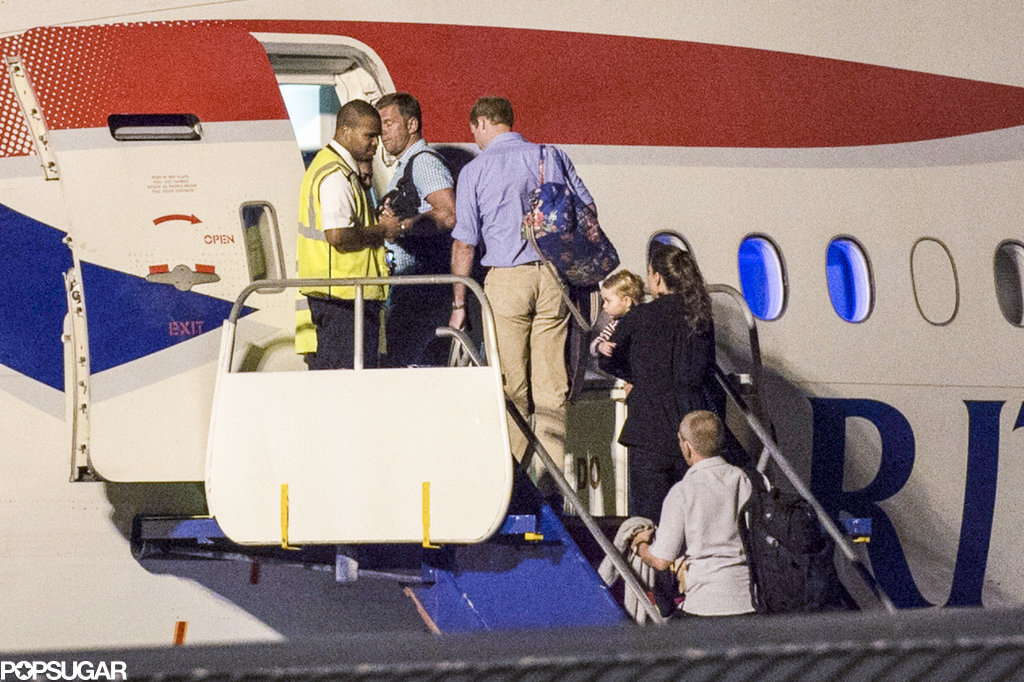 Принц Уильям, Кейт Миддлтон и Джордж: уникальные фото с путешествия королевской семьи